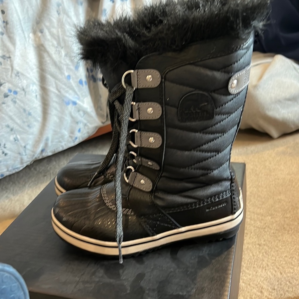 Sorel Youth Tofino II Black Winter Boots Size 3.